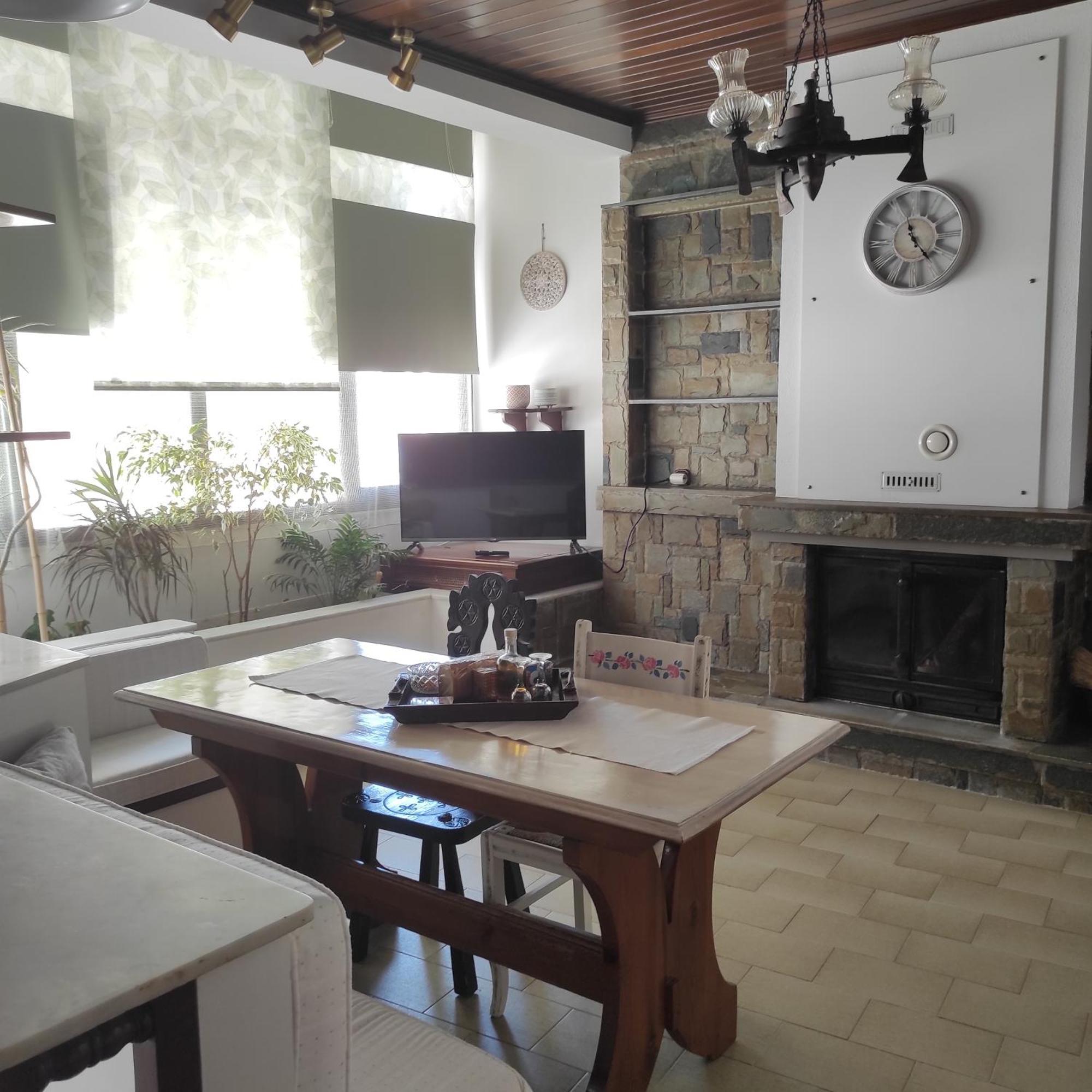 Johnny'S Loft Apartment Agrinio Exterior photo